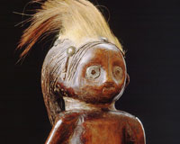 Ovimbundu statue with crown made of antelope hair, which could refer to hunters